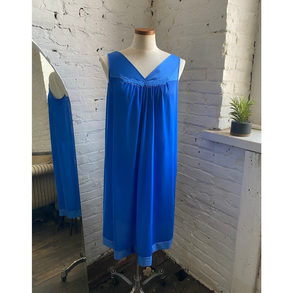 Vintage 70s Vanity Fair Peignoir Set Royal Blue Nylon Flowers Nightgown & Robe M